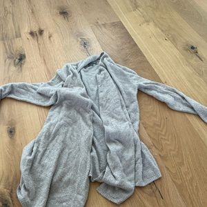 Barefoot dreams grey cardigan!! Soooo soft size 12/14 in girls.